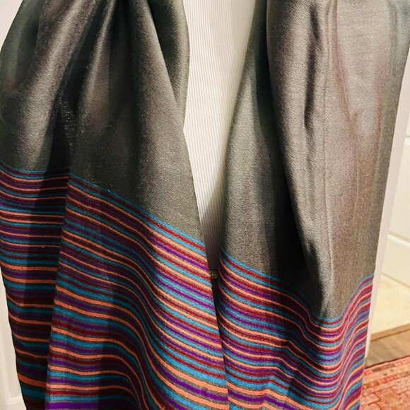 100% Pashmina Scarf – Modern Striped Design (India) - Picture 1 of 8